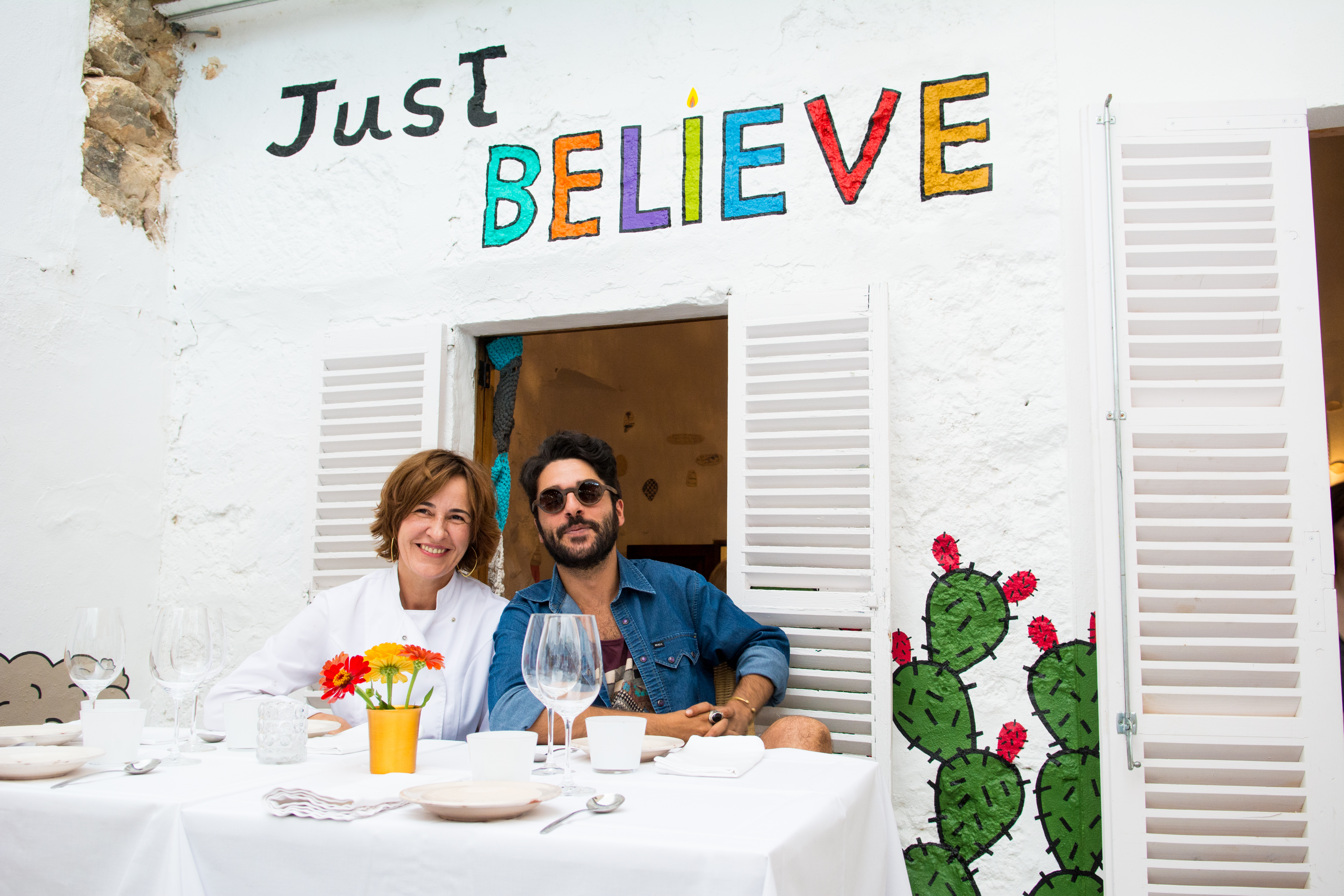 Maria Solivellas junto con el artista Albert Pinya · Foto: Iván Bellod