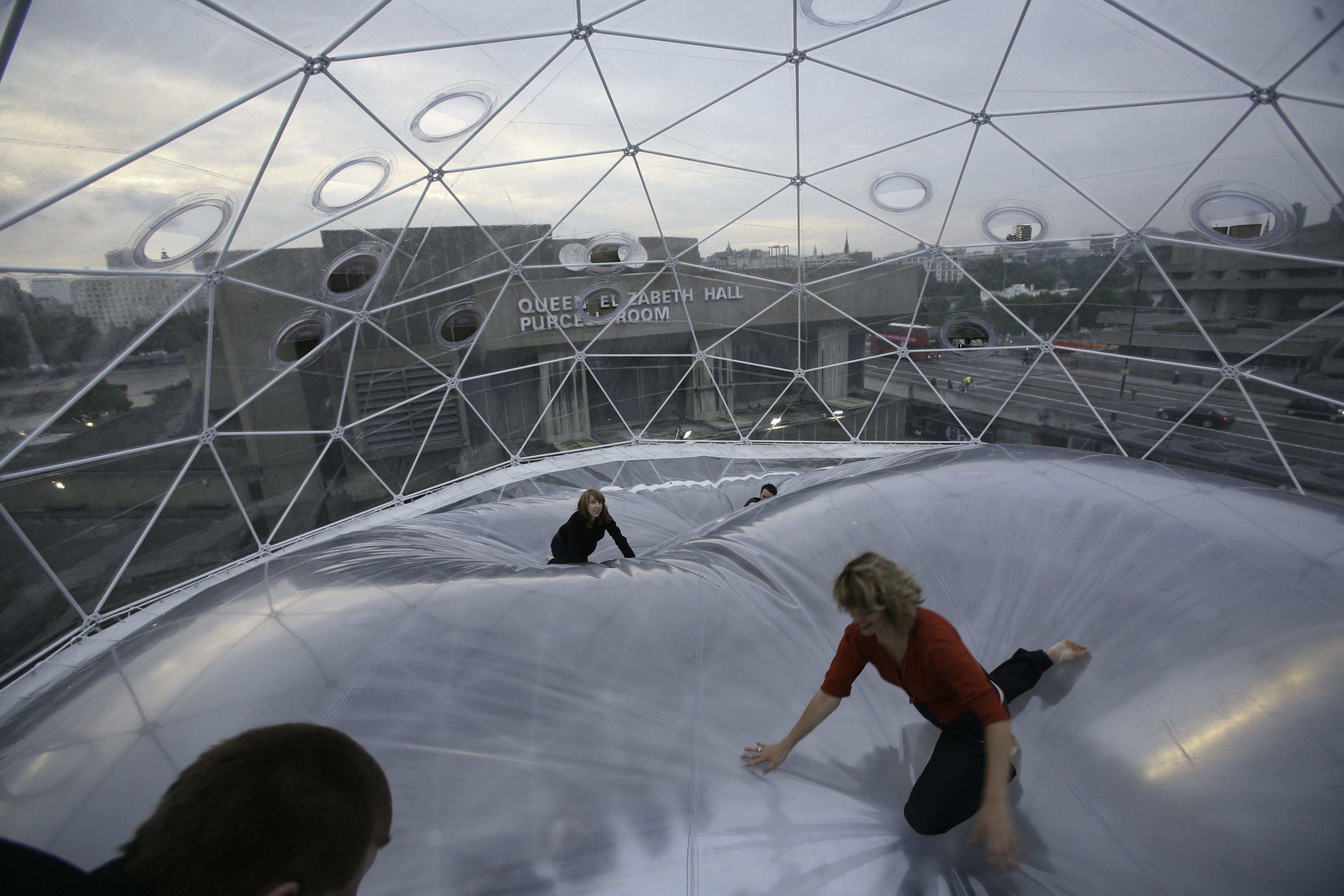 009-tomas-saraceno-theredlist