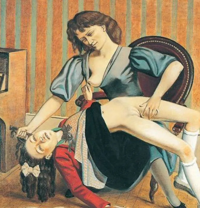 Mujer con una niña encima de las piernas