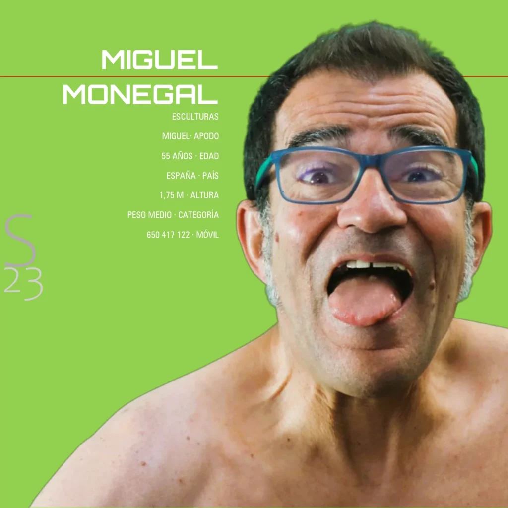 Miguel Monegal sin camiseta, pelo corto y lengua fuera sobre fondo verde, en ficha artística performativa.