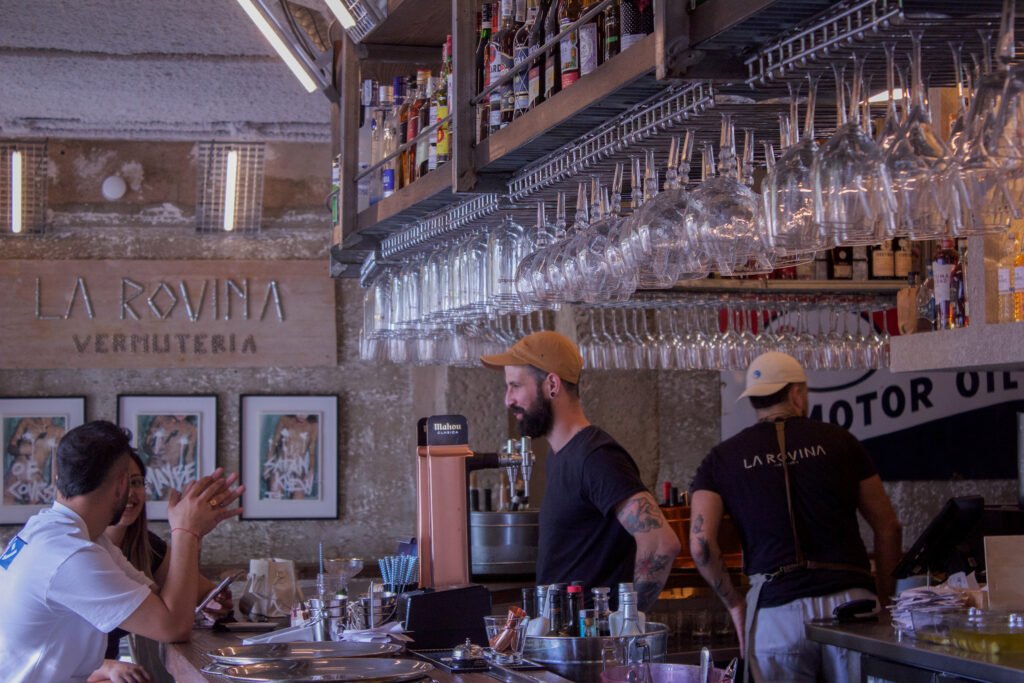 La Rovina Vermuteria: gastronomía y mixología de autor - INFOMAG ...
