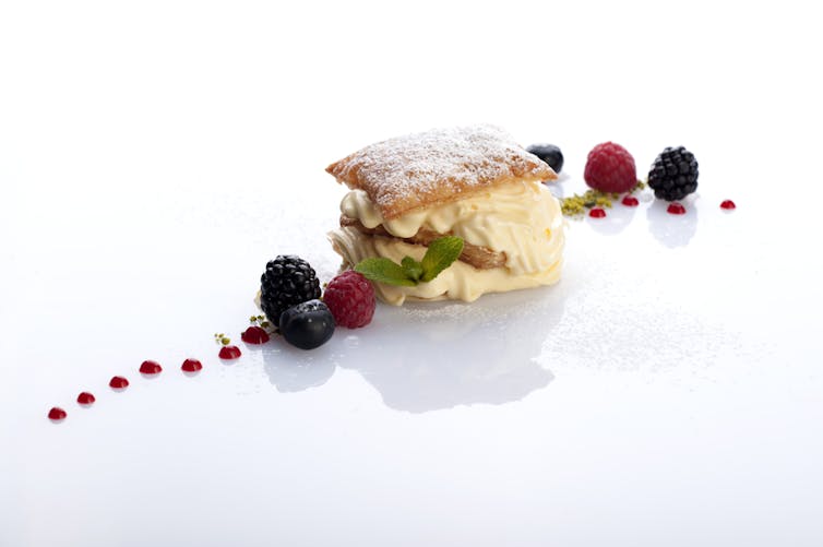 Imagen de un postre bonito de nouvelle cuisine.