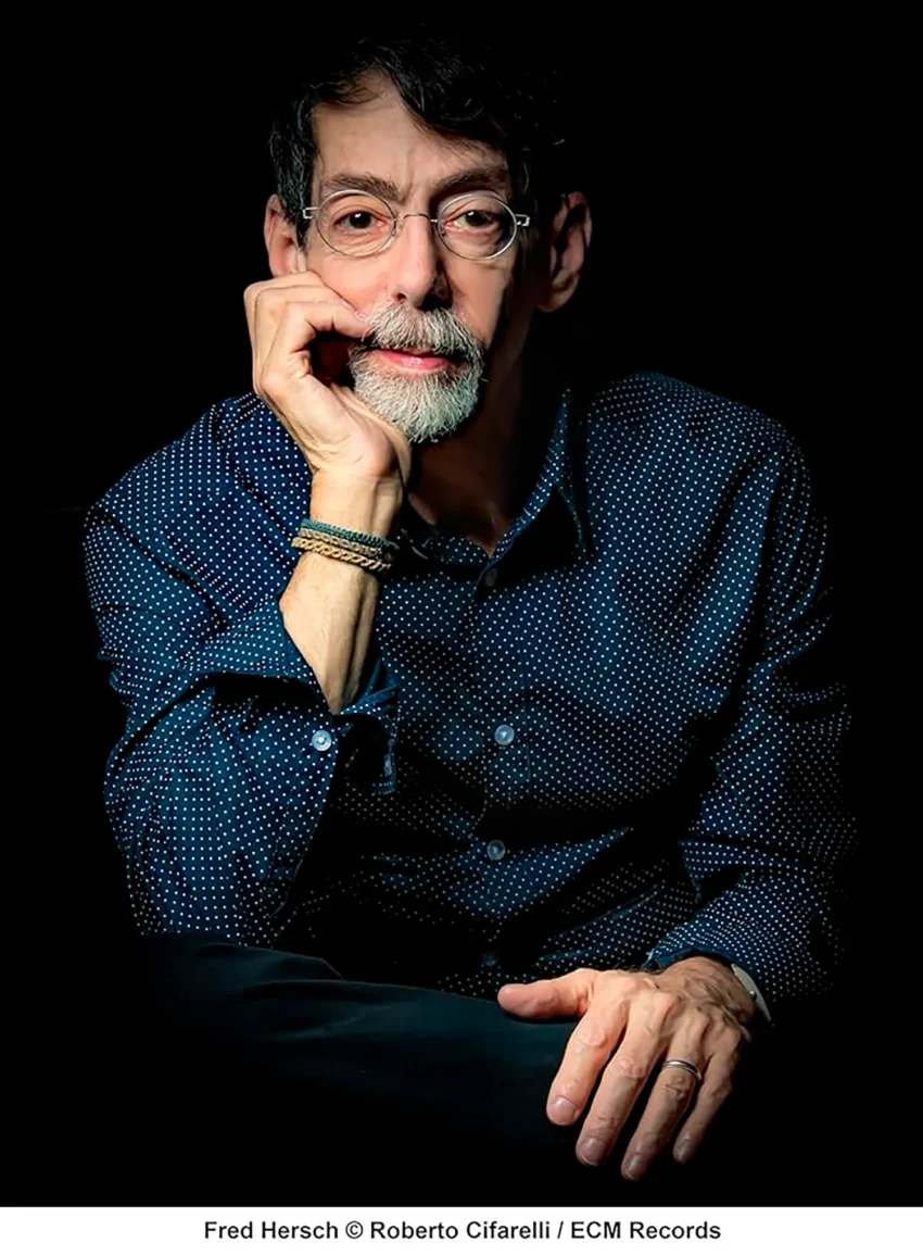 Fred Hersch (21 de octubre de 1955. Cincinnati, Ohio) es un pianista estadounidense de jazz, situado en la escena de la ortodoxia neo bop de finales del siglo XX.