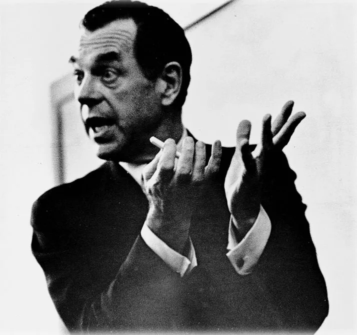 Joseph John Campbell (26 de marzo de 1904-30 de octubre de 1987) fue un mitólogo, escritor y profesor estadounidense, más conocido por su trabajo sobre mitología y religión comparada. Su obra es vasta, abarcando muchos aspectos de la experiencia humana.