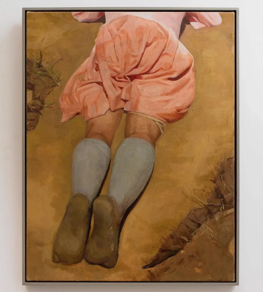 Pintura en tonos cálidos de una chica tumbada en un sofá, sin rostro de Elizabeth Saskia Langley