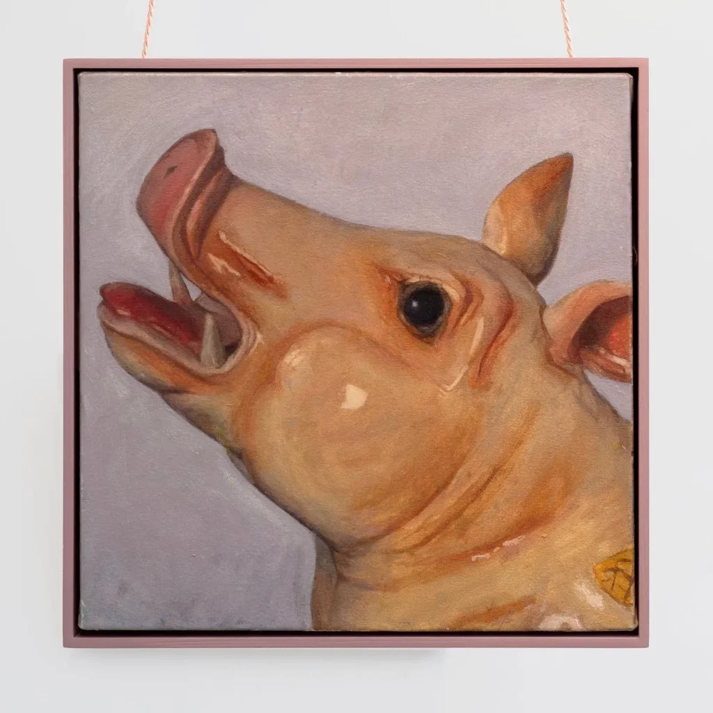 En el cuadro de Elizabeth Saskia Langley se observa una cabeza de cerdo con relieve y brillo como si fuese realizada de cerámica,