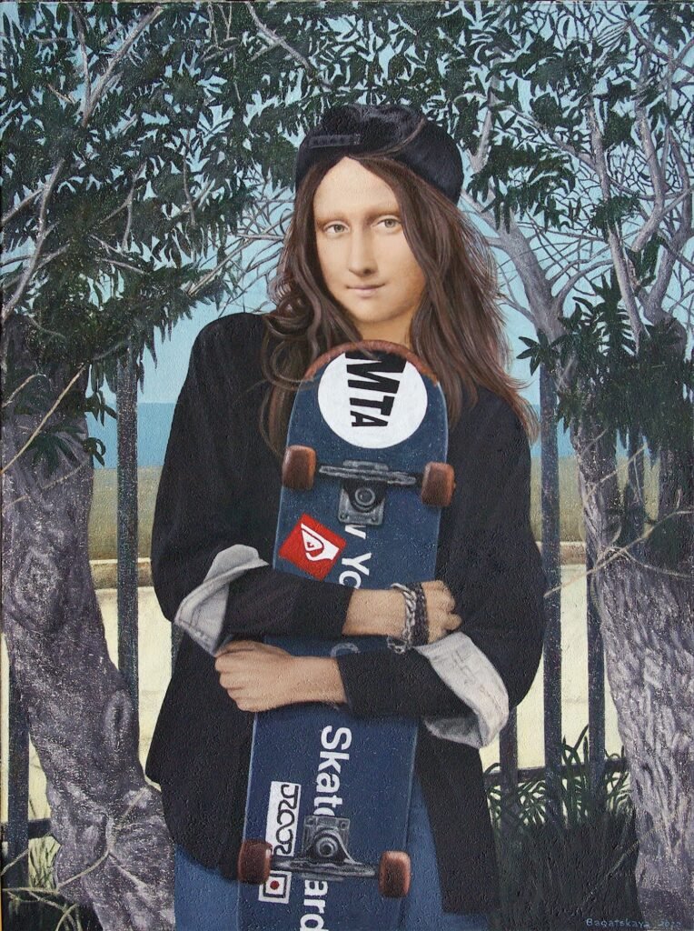 En la obra de Nataliya Bagatskaya se observa una mujer de pie con skateboard en las manos