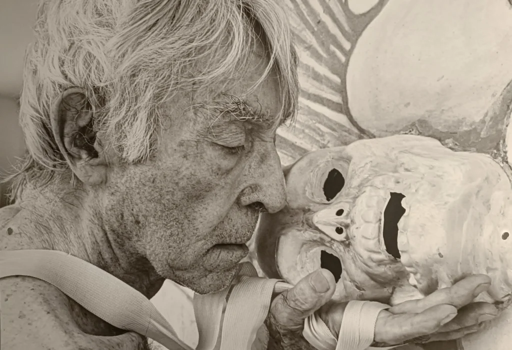 La serie Juanita, inspirada en la momia guanche que se conserva en el Museo Canario, y que representa el misterio de la vida y la muerte, así como el respeto por los antepasados. 