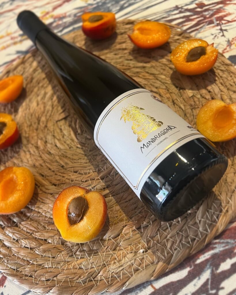 Mandragora Hidromel es la primera microbodega sostenible y familiar especializada en hidromiel de las Islas Baleares. Situada en Inca, Mallorca.