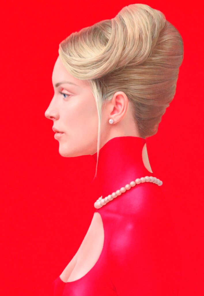 “Bella, perturbadora y profunda. Así es la pintura de este español que circula en galerías y ferias del mundo, dando un giro a la tradición del retrato con imágenes en rojo donde fusiona rigurosidad renacentista y una perfección matemática”. Así define la obra de Salustiano la periodista americana Sandra Lodos.