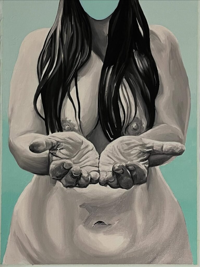 La obra artística de Pepa Slas Vilar construye una poética visual en la que conviven la ternura, la nostalgia y la inquietud, logrando que cada cuadro sea el fragmento de una historia mayor. 