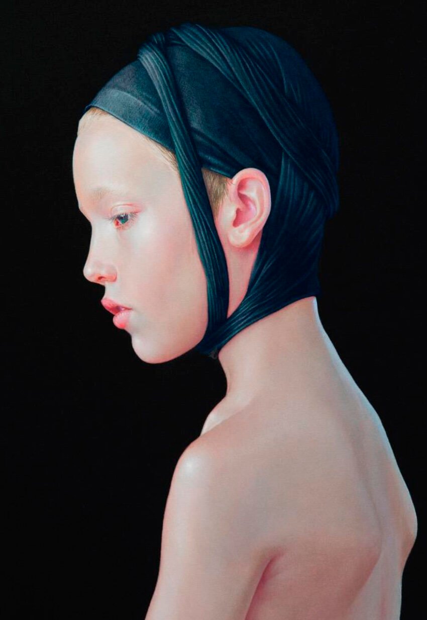 Bella, perturbadora y profunda. Así es la pintura de este español que circula en galerías y ferias del mundo