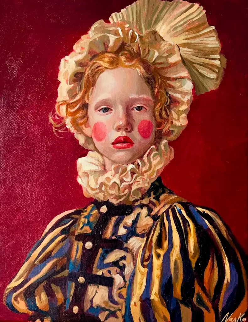 Figura con cabello rojo, mejillas pintadas y vestuario teatral a rayas sobre fondo rojo