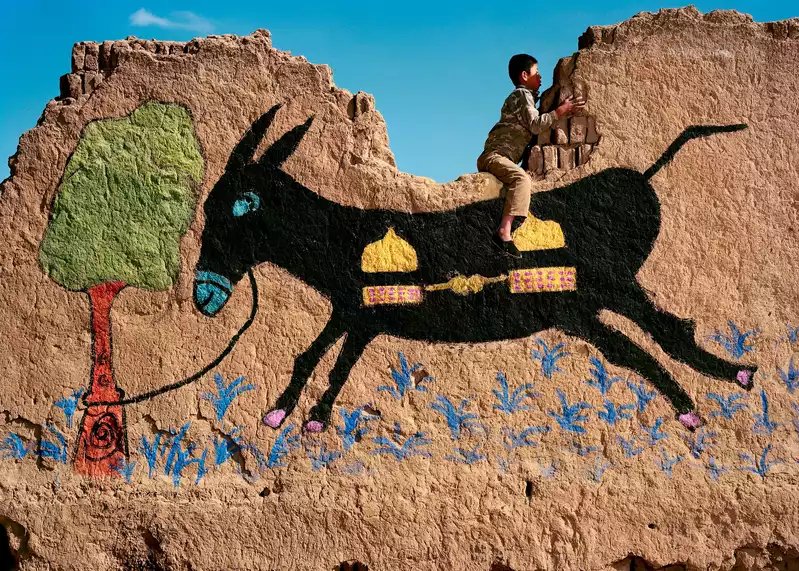 La serie de trabajo artístico de Ching Hui Chou "Animal Farm" aborda tres ejes conceptuales: la conciencia colectiva, la conciencia de supervivencia y la conciencia corporal