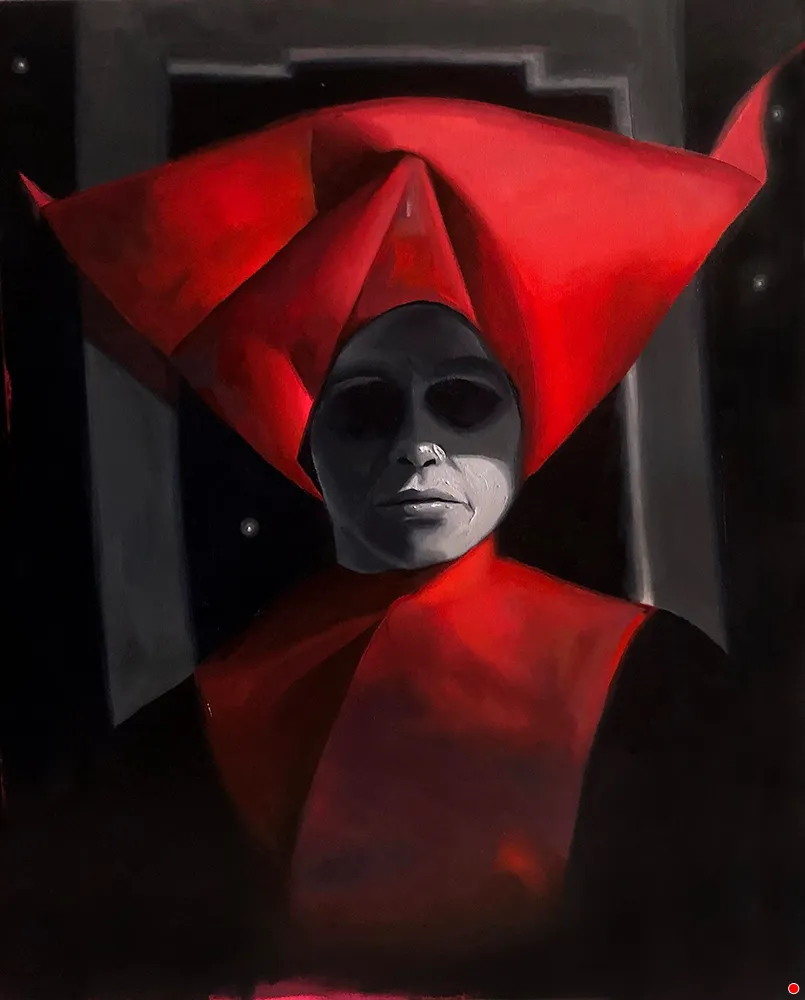 Figura con tocado rojo simétrico y rostro monocromático sobre fondo negro estrellado