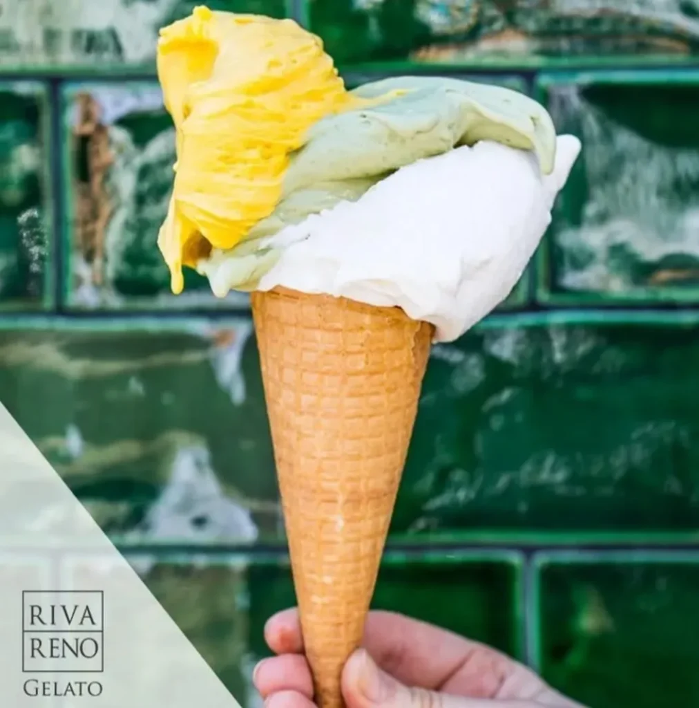 El éxito de los helados RivaReno viene de la singularidad, cuyas recetas originales son constantemente revisadas y refinidas hasta conseguir un helado perfecto, único en sabor y textura que de inmediato fue galardonado desde el segundo año por la guía Gambero Rosso y en 2008 recibió el premio al “mejor helado de Italia” por la asociación ”Golosaria”.