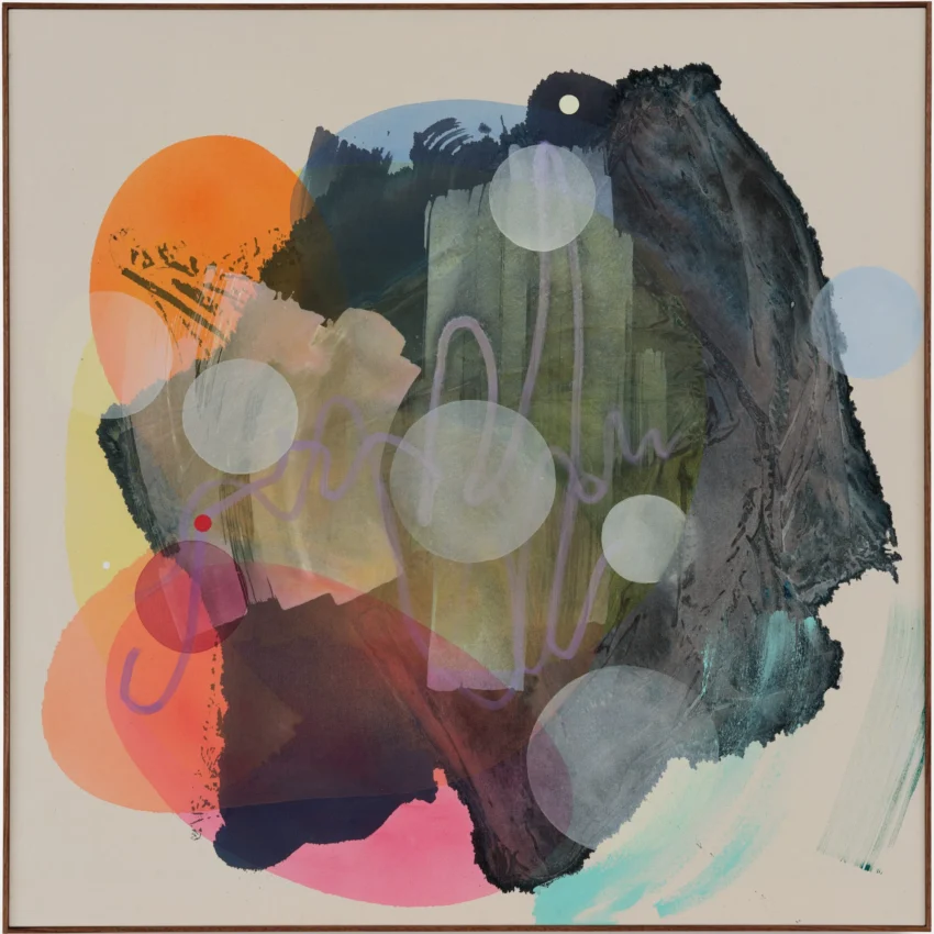 Sigrid Sandström pasa de un paisaje marino turbulento a un amanecer tranquilo a medida, horizontes y formas orgánicas parecen surgir y disolverse, invitando al espectador a una contemplación lenta.