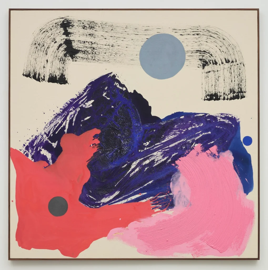 Sigrid Sandström pasa de un paisaje marino turbulento a un amanecer tranquilo a medida, horizontes y formas orgánicas parecen surgir y disolverse, invitando al espectador a una contemplación lenta.