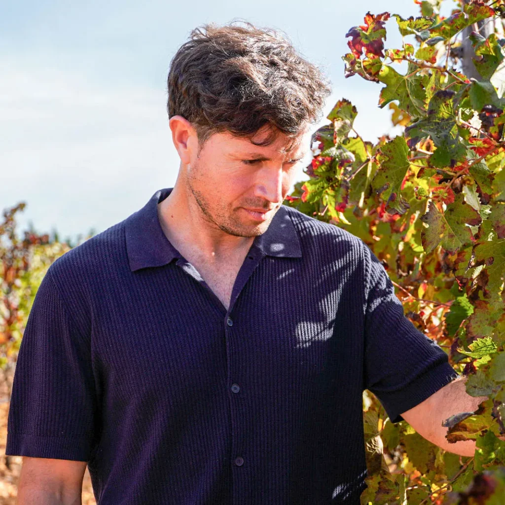 Gaspar de Vinum Pro Nobis inspecciona las viñas en Mallorca