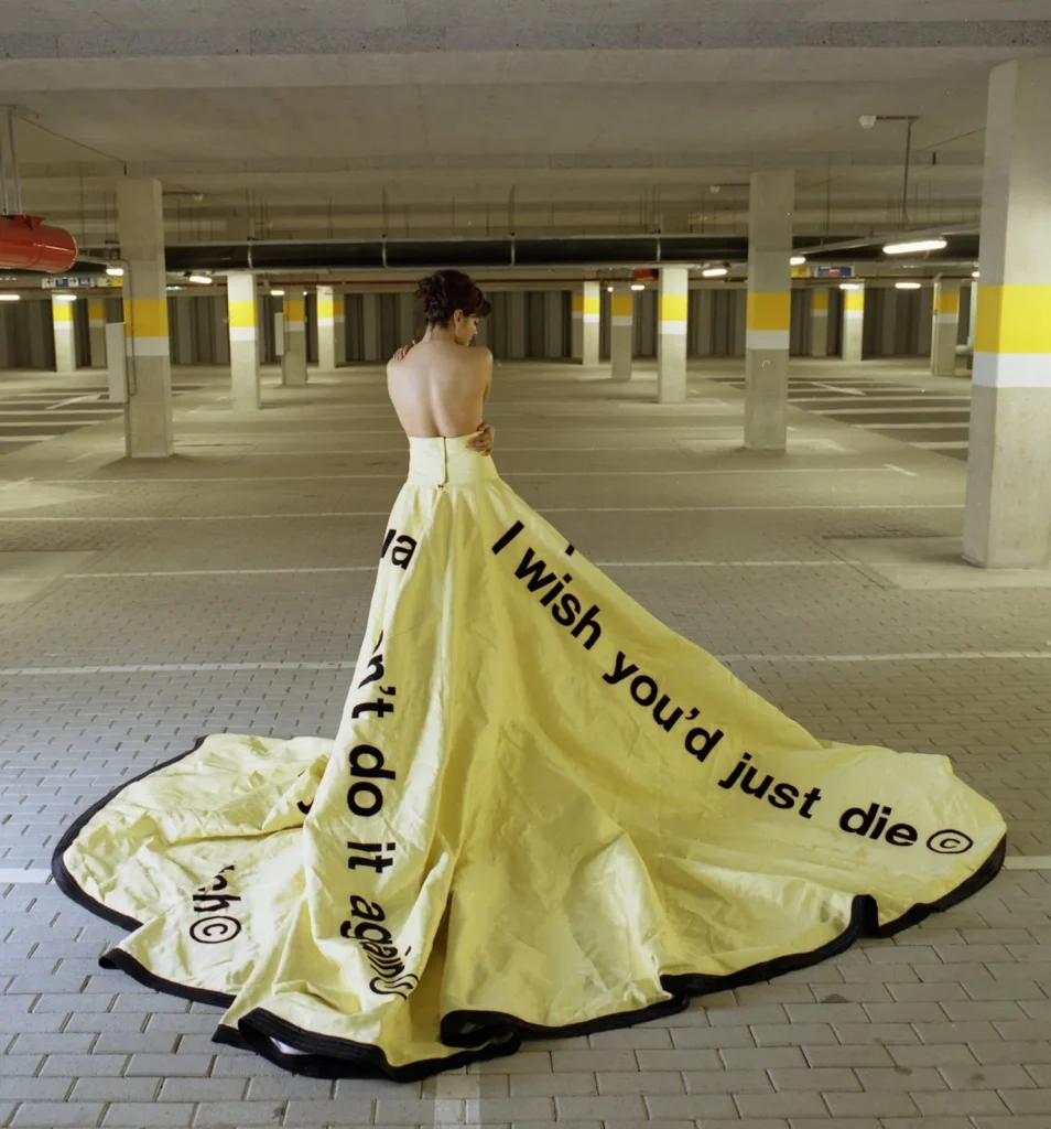 Alicia Framis es una artista hispano-neerlandesa que vive y trabaja en Ámsterdam y es considerada una de las artistas más importantes de Europa por su implicación social en cuestiones relacionadas con las mujeres y las minorías en la sociedad actual.