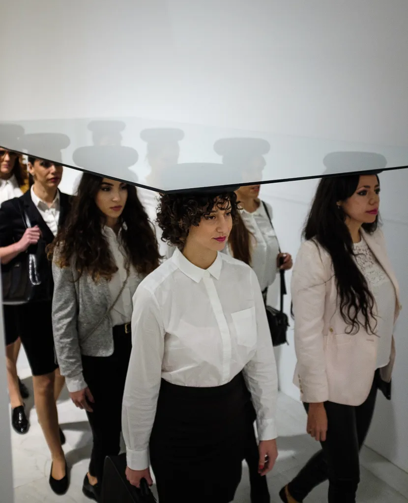 Parece que el rol de los altos ejecutivos está diseñado para hombres y no para mujeres. Por ello, Alicia Framis ha definido un nuevo diseño del poder en el liderazgo que no excluya el acceso de las mujeres.