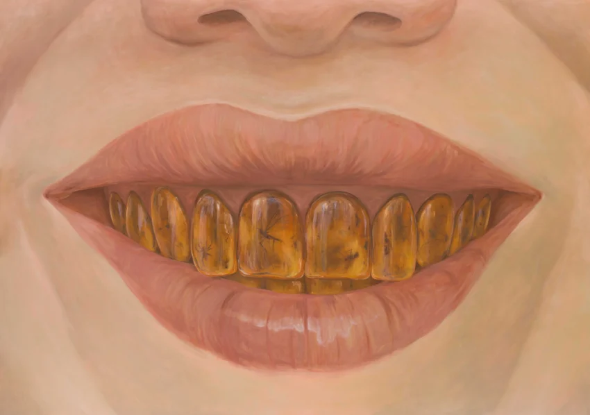 Es un proceso íntimo, casi de diario. Las obras de Alicja Pakosz incluidas en Fight, Flight, Freeze, Friend tienen una cualidad de “migajas de vida”, surgidas directamente de ese trabajo cotidiano entre series, aunque también abordan temas ya presentes en su trayectoria: la comunidad, el sentido de identidad compartida y los cambios en las dinámicas de poder dentro del contrato social.