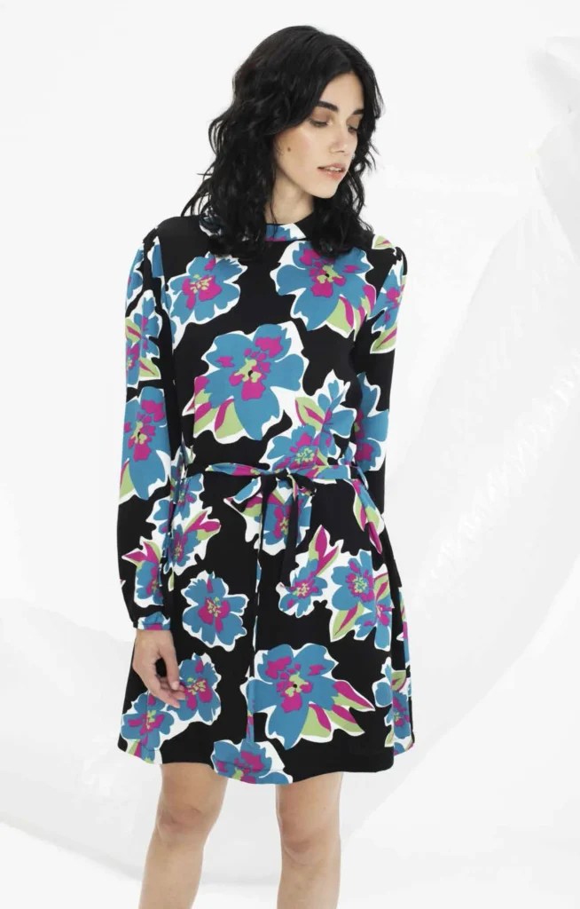 Béhulah es una marca de ropa femenina creada en Barcelona que se distingue por su apuesta firme por la producción local, la calidad y el diseño atemporal.