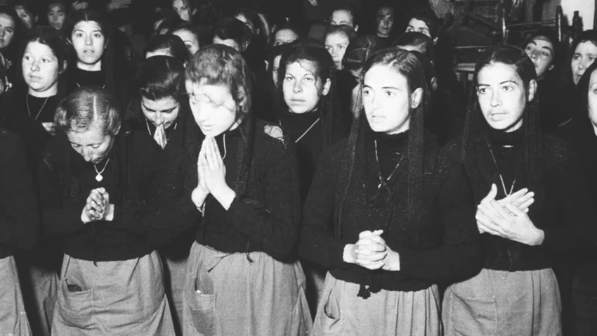 El Patronato todo un sistema de control social dirigido expresamente a amordazar y adoctrinar los cuerpos y mentes de las mujeres que no se ajustaban al modelo que habían teorizado, en sagrada alianza, la Iglesia católica y los jerarcas del régimen.