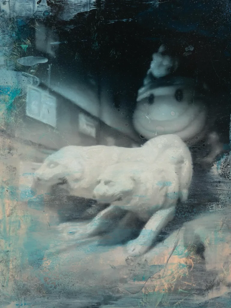 Nelson Hernández es un artista visual chileno nacido en la Patagonia. Estudió Bellas Artes en la Facultad de Artes de la Pontificia Universidad Católica de Chile y posteriormente obtuvo un máster en Pintura en el Royal College of Art de Londres.