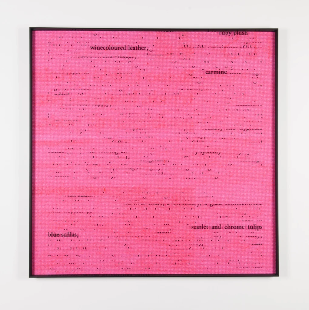 Ignasi Aballí crea un singular juego con el espectador que consiste en la búsqueda de la realidad y de la ficción, de lo visible y de lo invisible, de lo transparente y de lo opaco o de lo que se muestra y lo que se esconce.