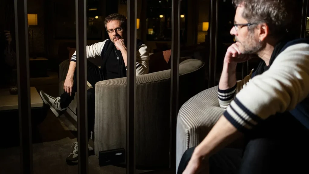 Juan Manuel Bajo Ulloa (Vitoria, 1 de enero de 1967), conocido como Juanma Bajo Ulloa, es un director de cine español.