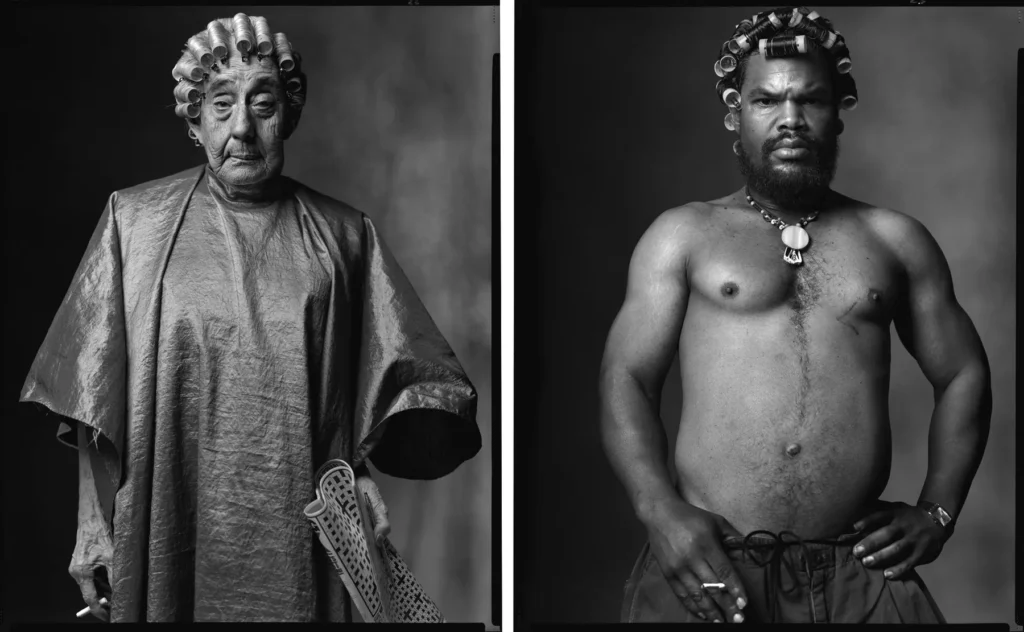 Created Equal, creados iguales, es una serie de retratos en blanco y negro presentados como dípticos, con los que el fotógrafo Mark Laita nos ofrece un muestrario de la sociedad nortemericana en la que las radicales diferencias económicas, ideológicas, estéticas y morales que le son tan características, afloran a partir del diálogo entre las dos imágenes de cada uno de ellos. 