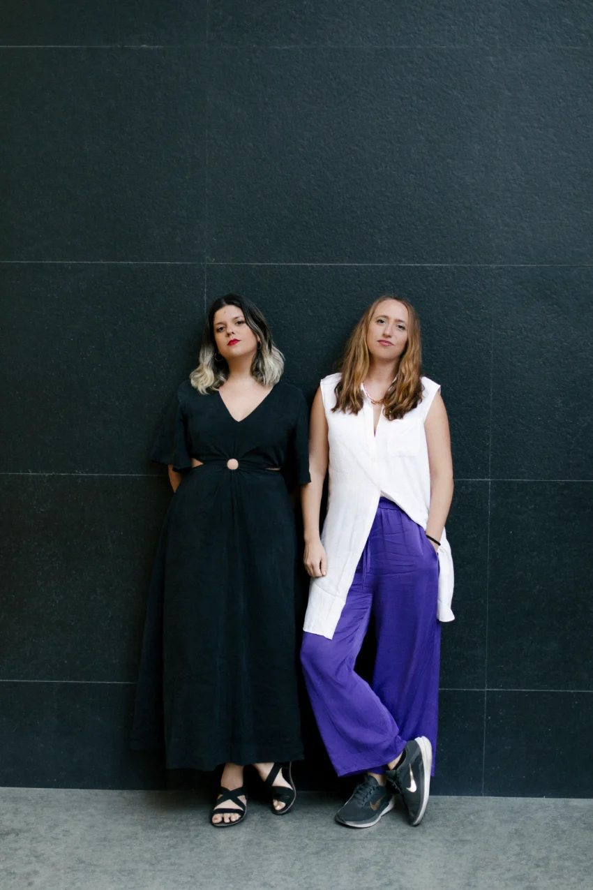 Aida F. Chaves y Ana Sanfrutos, directoras de Hybrid Art Fair, posando juntas