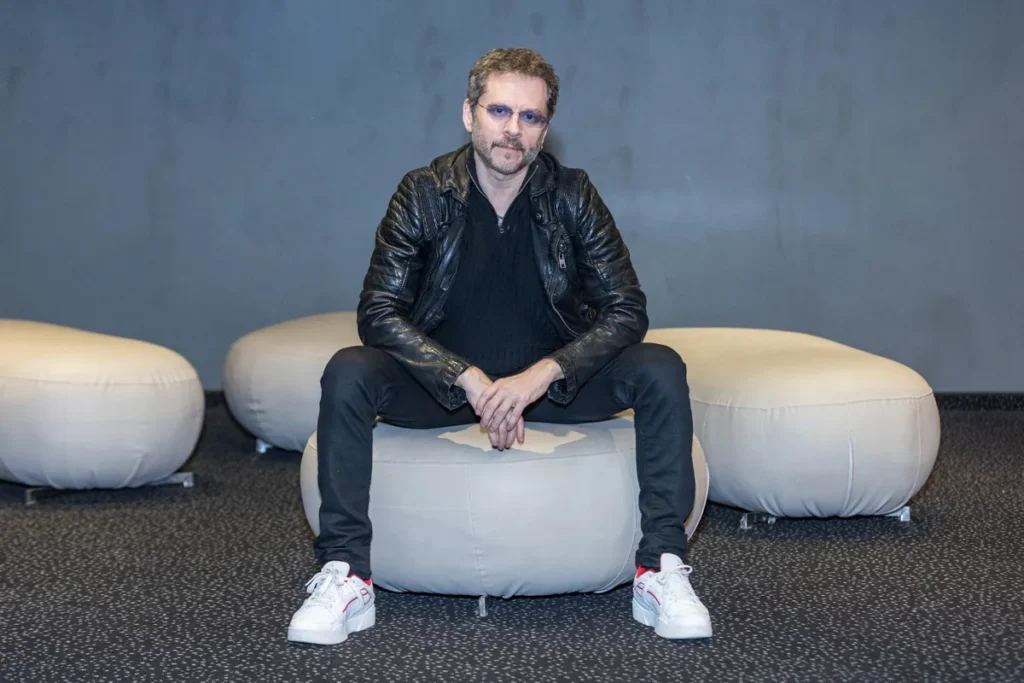 Juan Manuel Bajo Ulloa (Vitoria, 1 de enero de 1967), conocido como Juanma Bajo Ulloa, es un director de cine español.