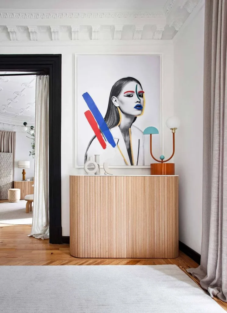 El estudio está compuesto por Ane Devesa y José Agenjo, dos amigos y profesionales que se conocieron en Casa Decor y tras años de trayectoria individual, decidieron unir fuerzas para presentarse 