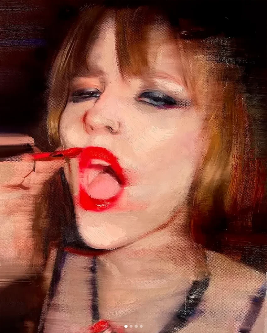 Nacido en Madrid en 1985, Alex afirma que desde niño “escribía dibujos”. En los márgenes de las cartillas escolares crecían más garabatos que tareas, pequeñas rebeliones de tinta que anticipaban una vocación inevitable.