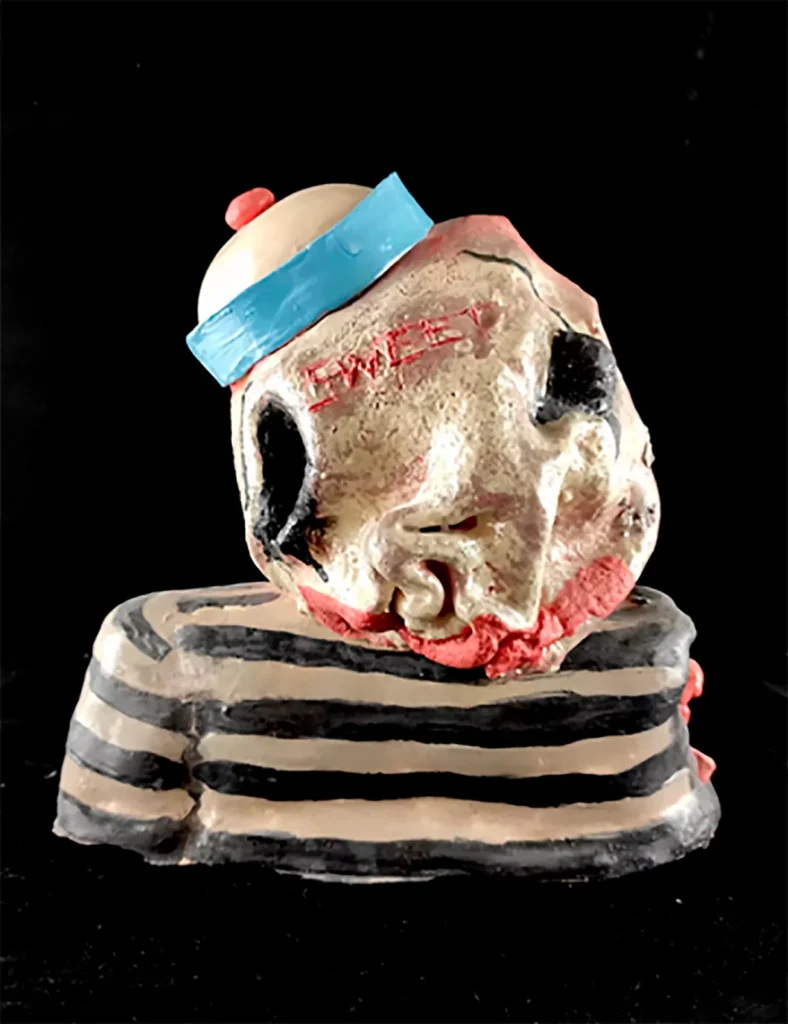 Las piezas de cerámica de Miguel B., a menudo cubiertas con silicona rosa que simula chicle, funcionan como superficies en las que lo artesanal se mezcla con lo irónico, generando un imaginario tan lúdico como inquietante.