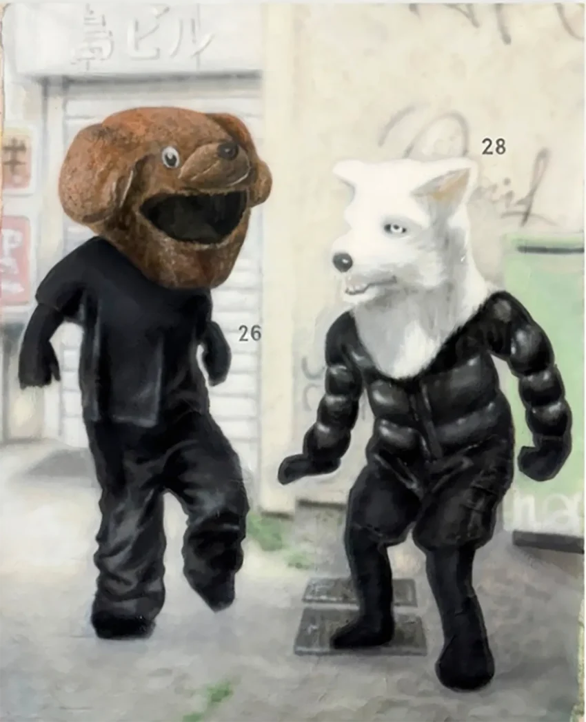 El arte de Yutaro Inagaki se convierte en una cartografía de la existencia moderna, que traza las fricciones invisibles entre las personas y el peso de los sistemas. Mientras el “Realismo Artificial” de George Condo buscaba exponer la naturaleza construida de la psicología humana, la versión de Inagaki sitúa esa artificialidad dentro de la arquitectura de la ciudad. “No me interesa el realismo como copia de la realidad”, dice. “Quiero pintar la realidad artificial que los humanos hemos construido: este paisaje plástico, psicológico y urbano en el que vivimos”.