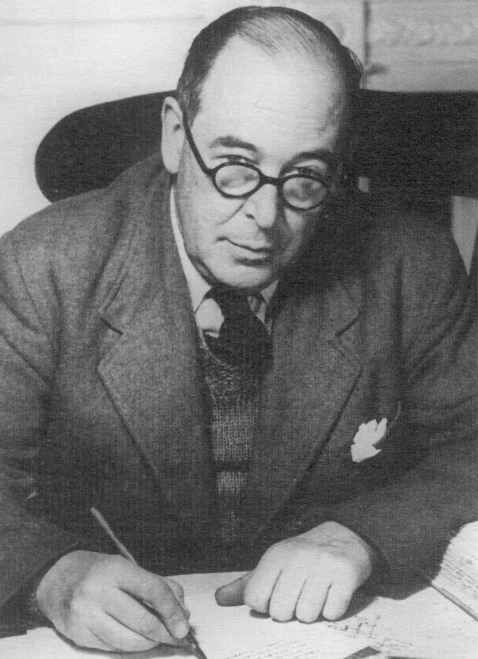 C. S. Lewis (1898–1963) fue un escritor y académico británico, especialista en literatura medieval y renacentista. Fue profesor en Oxford y más tarde en Cambridge. Integró el grupo literario los Inklings, que se reunía para leer y discutir obras en proceso. Entre sus miembros destacó su estrecha amistad intelectual con J. R. R. Tolkien.
