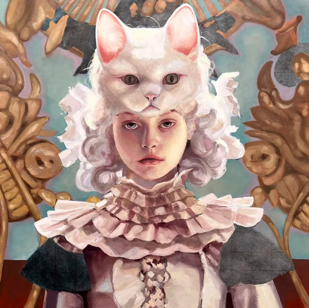 La serie Coquetería Inmortal de Gema Álvaro, que reúne un conjunto de piezas donde se redefine la búsqueda de la eterna juventud desde una mirada feminista. A través de la metáfora del mito vampírico, la artista reflexiona sobre la belleza estática: ese deseo ancestral de congelar la lozanía y detener el reloj biológico en el instante de mayor vitalidad. Bajo su atmósfera de fantasía, la obra plantea una pregunta incisiva acerca de cuánto estamos dispuestas a sacrificar por preservar un momento de plenitud.