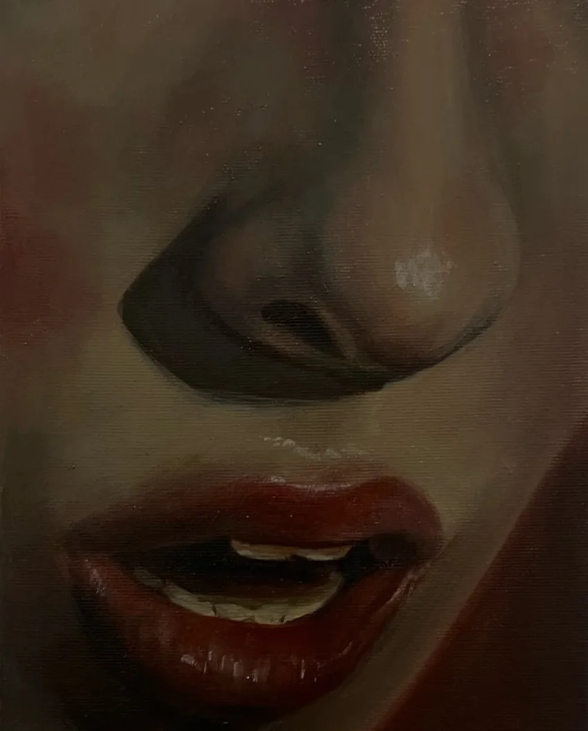 Las pinturas de Rebecca Storm son como pensamientos intrusivos. La palabra “limerencia” viene a la mente: el amor como un intruso psíquico, una dedicación no exenta de dolor. Amor como el zumbido rojo del despertador junto a la cama. Amor como una emergencia perpetua.