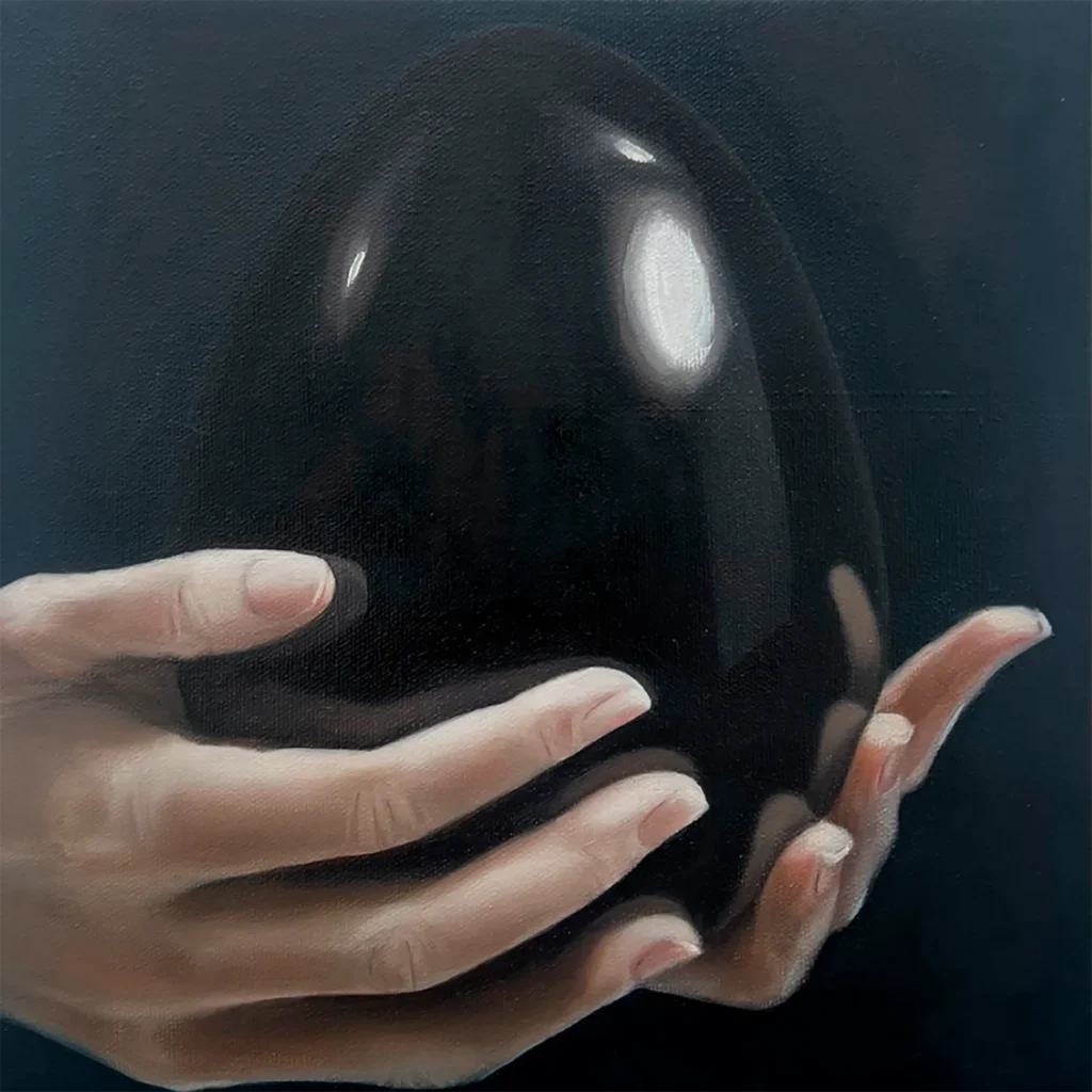 Las pinturas de Rebecca Storm emplean cifrados visuales que intentan descodificar cómo los ciclos de trauma, adicción y poder afectan al sentido de identidad y autonomía. Su obra busca explorar la semiótica del paso del tiempo y la experiencia somática de la memoria consciente e inconsciente.