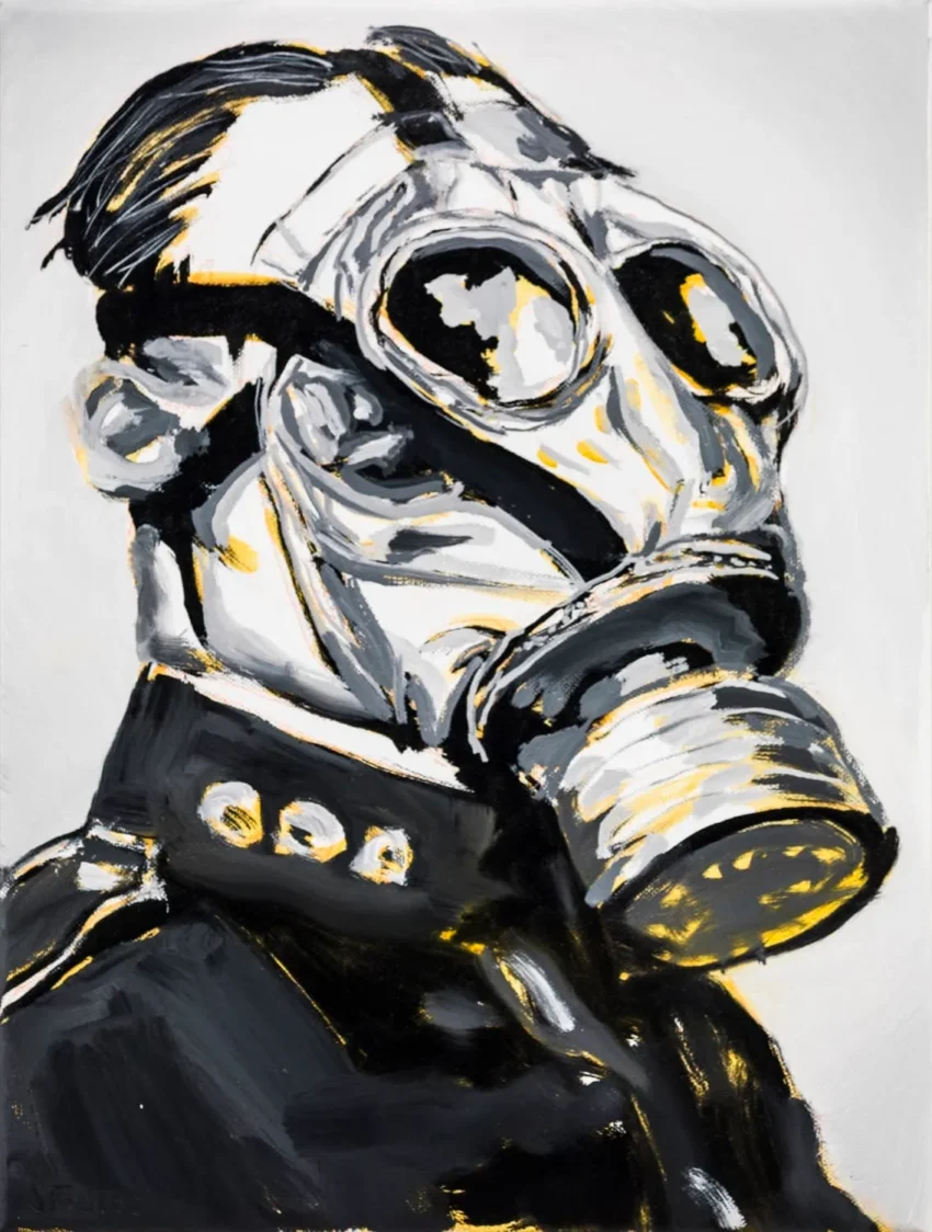 En esta serie de obras llamada 'Tiempos extraños', archivo fotográfico de Sergio Frutos se desarrolla a partir de la investigación de fotografías de archivo, principalmente de la II Guerra Mundial y la Guerra Fría, sobre los extraños desarrollos de la guerra química y biológica, y examina la enorme capacidad humana de normalizar y banalizar el barbarismo.