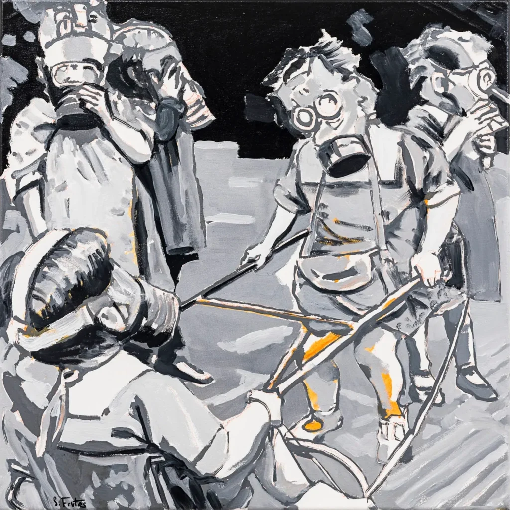 En esta serie de obras llamada 'Tiempos extraños', archivo fotográfico de Sergio Frutos se desarrolla a partir de la investigación de fotografías de archivo, principalmente de la II Guerra Mundial y la Guerra Fría, sobre los extraños desarrollos de la guerra química y biológica, y examina la enorme capacidad humana de normalizar y banalizar el barbarismo.