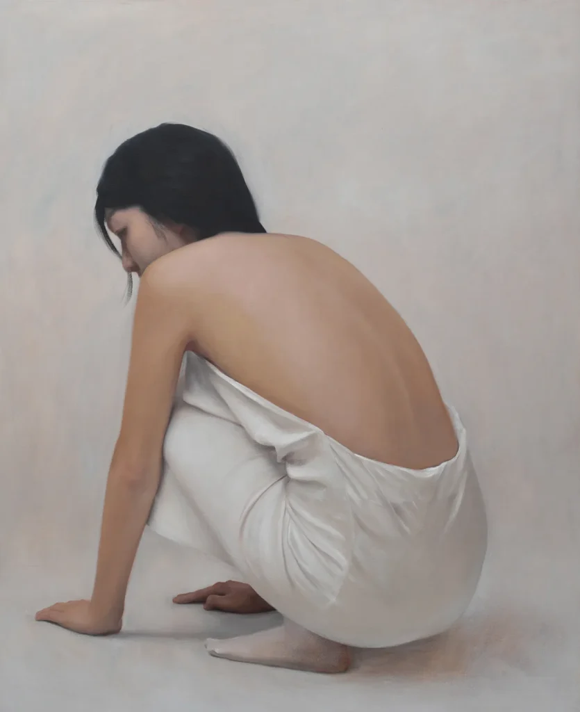 Las obras de Xue Ruozhew exploran la recontextualización de la pintura figurativa dentro de la ecología mediática contemporánea, en la fisura existente entre la pintura y la imagen, así como entre la pintura y su propia historia