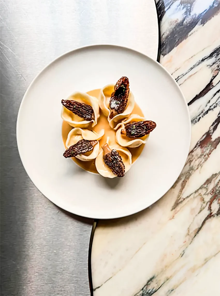 La cocina de chef Beata ?niechowska ofrece una excelente relación calidad-precio y sabores generosos; un Homenaje a los hogares polacos