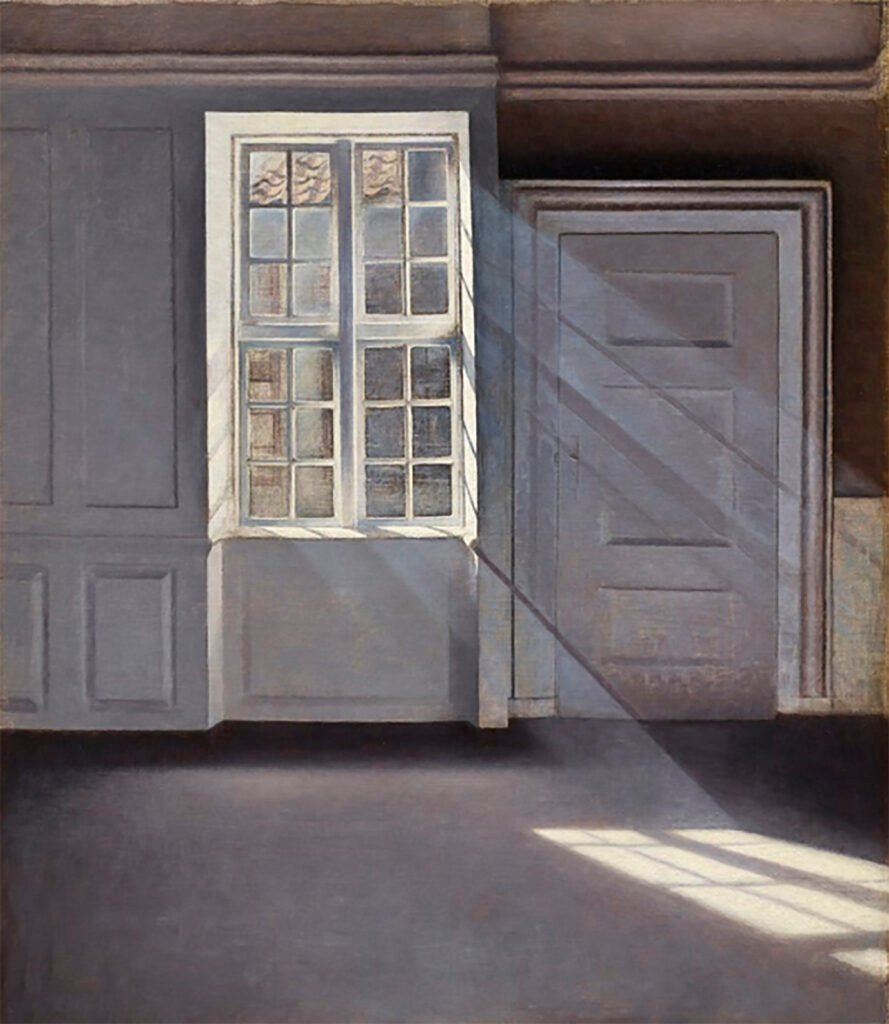 Es complicado describir lo que uno siente ante los cuadros de Vilhelm Hammershøi (1864–1916). Observar sus pinturas en persona, recorrer el entramado de pequeñas pinceladas que fue aplicando sistemáticamente para crear escenas de una textura vibrante e incluso aterciopelada, es como detenerse ante un muestrario de silencios. No obstante, uno siente que este mutismo aparente tiene mucho que decir en realidad.